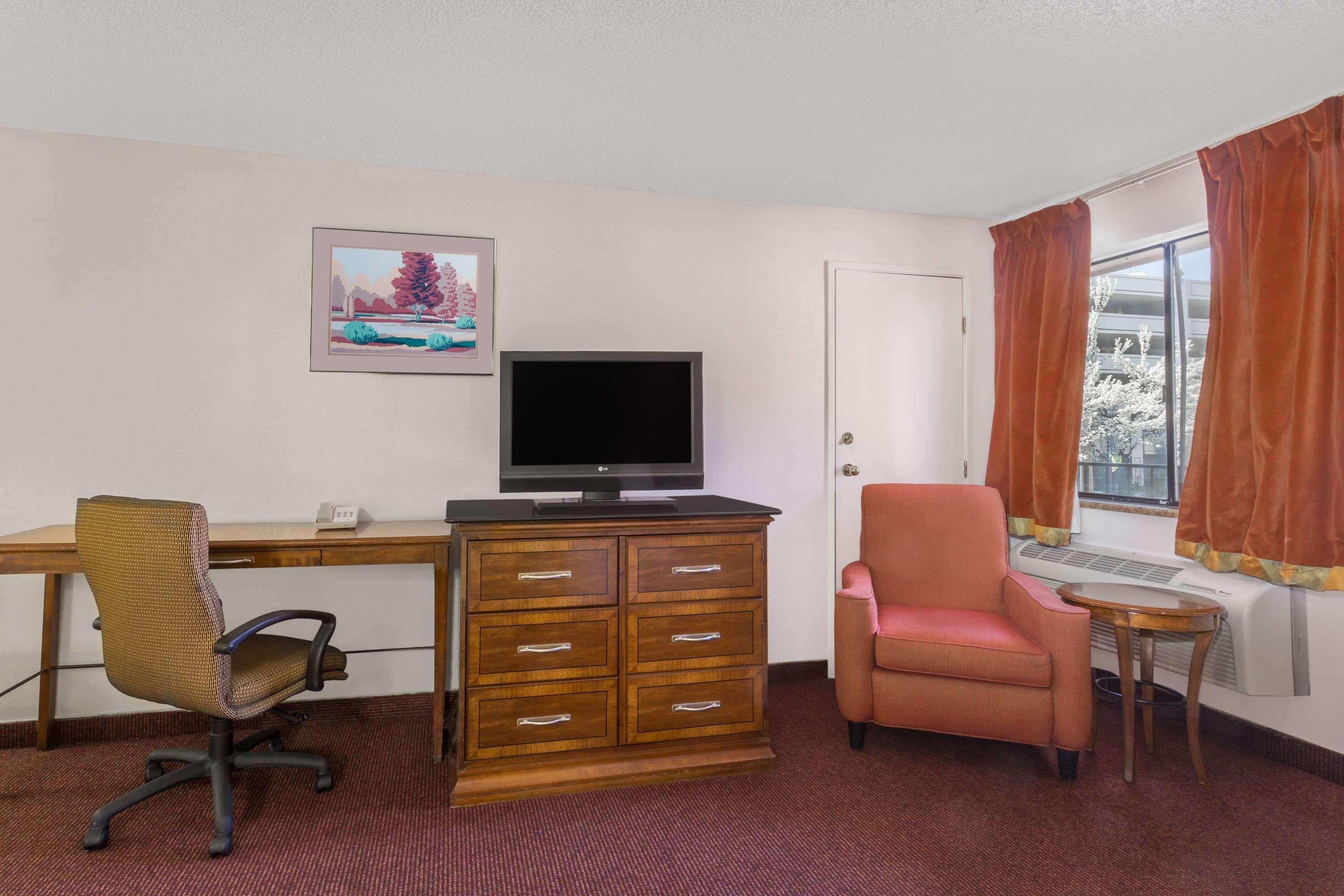 Travelodge By Wyndham Рино Екстериор снимка